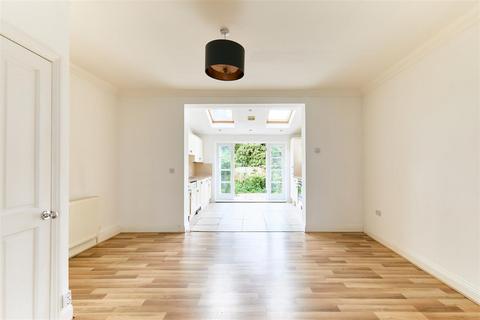 30 Riverview Grove, London, W4 3QJ