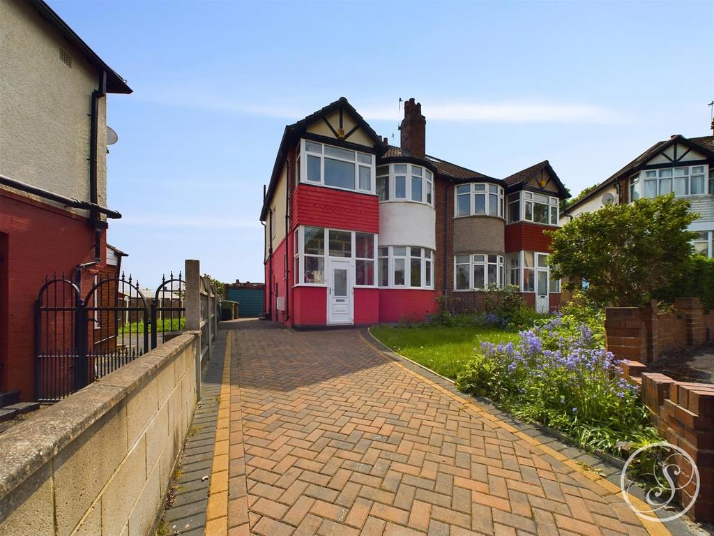 St. Martins Grove, Leeds 3 bed semidetached house for sale £325,000