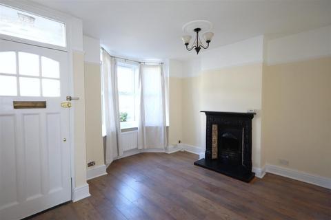 2 bedroom terraced house to rent, Briants Avenue