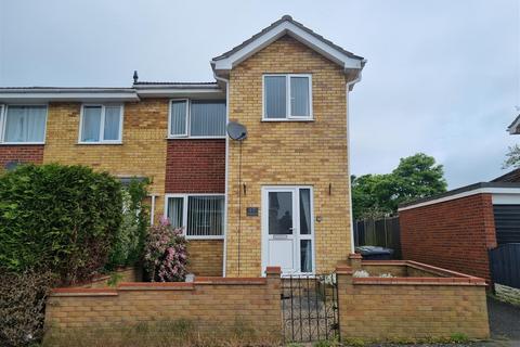 3 bedroom end of terrace house for sale, Caledonian Way, Belton