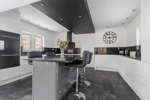 4 bedroom detached house for sale, Apperley Road, Bradford BD10