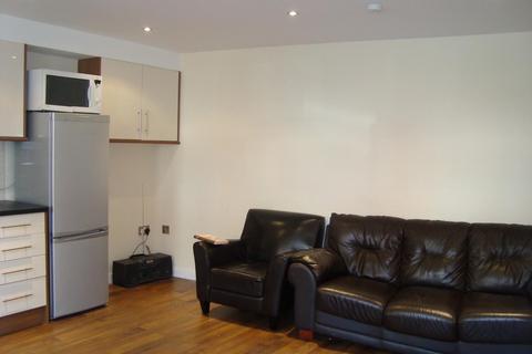 3 bedroom terraced house to rent, Wrangthorn Avenue, Hyde Park, Leeds, LS6 1HE