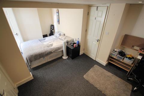 3 bedroom terraced house to rent, St Anns Avenue, Burley Park, Leeds, LS4 2PB