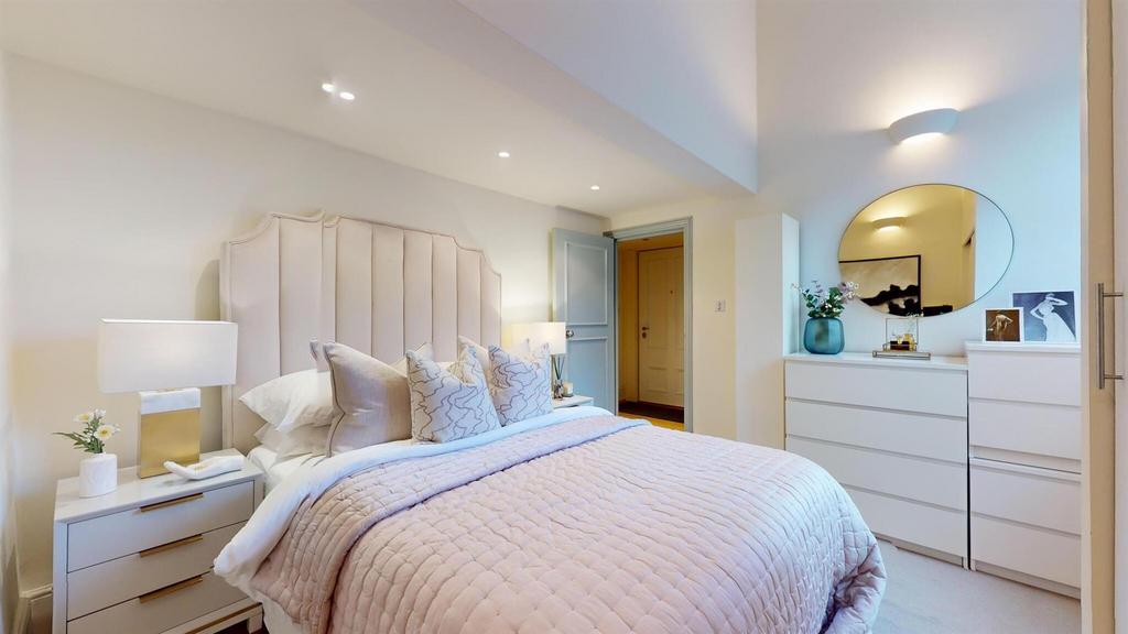 Ft5 99 QGlivingbed1.jpg