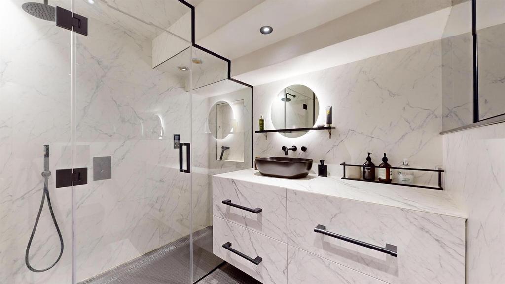 1 BKHbathroom.jpg