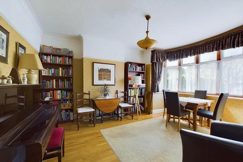 3 Sylvan Close, South Croydon, CR2 8DS
