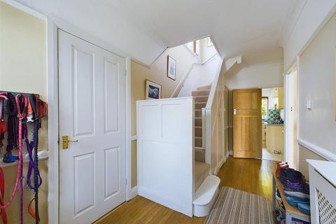 3 Sylvan Close, South Croydon, CR2 8DS