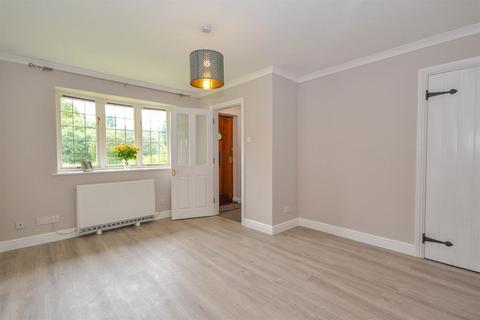 2 bedroom end of terrace house to rent, Tocknell Court, Box Road, Cam, Dursley, GL11 5ER