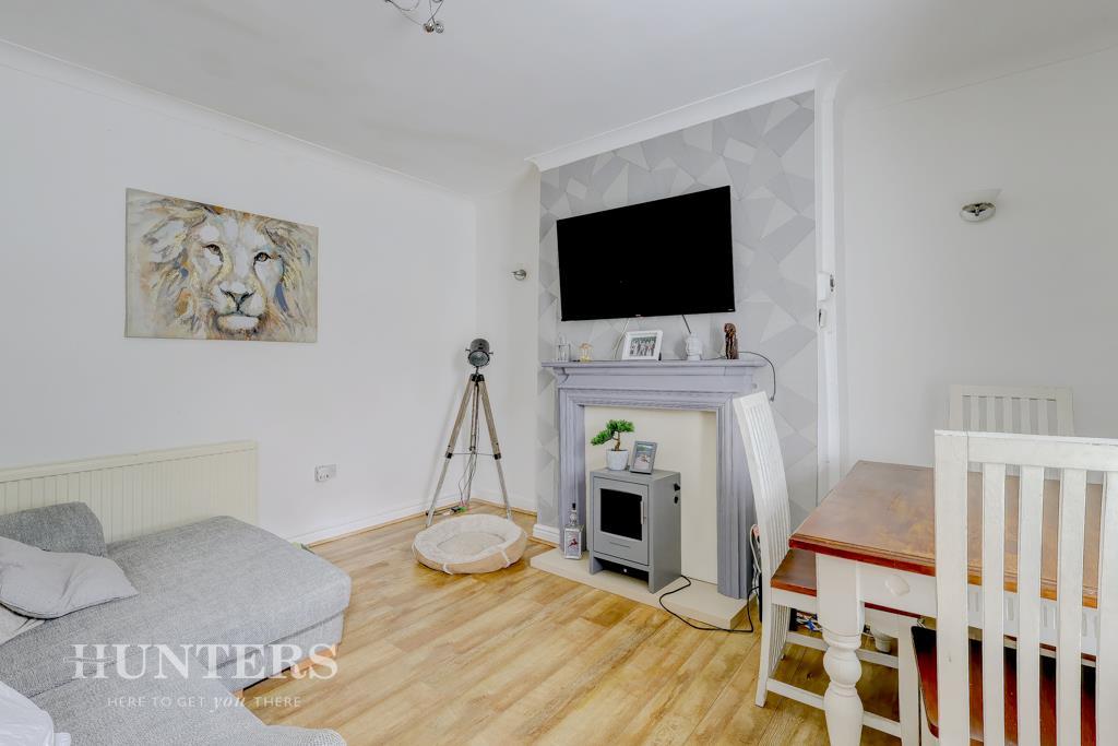 Halifax Road, Littleborough, OL15 0HX 2 bed terraced house £725 pcm