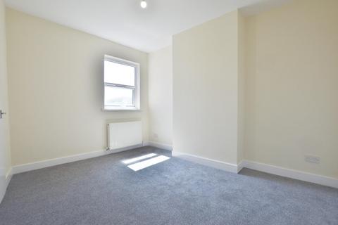3 bedroom flat to rent, Barking Road, Canning Town