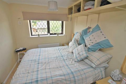 3 bedroom terraced house to rent, Favel Drive, Furzton, Milton Keynes