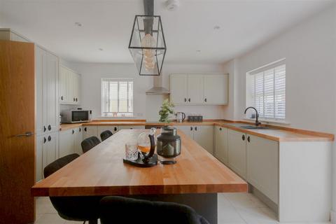 1 Southfields, Tillingham, Southminster, CM0 7FY