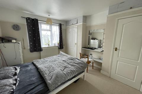 3 bedroom semi-detached house to rent, Grosvenor Road, Borehamwood WD6