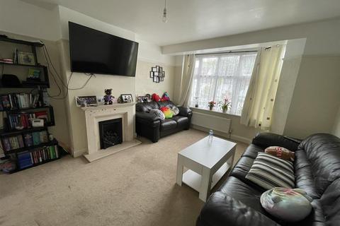 3 bedroom semi-detached house to rent, Grosvenor Road, Borehamwood WD6