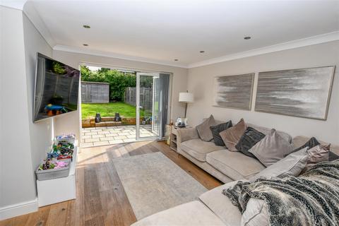 1b Chantry Lane, London Colney, St Albans, AL2 1JT