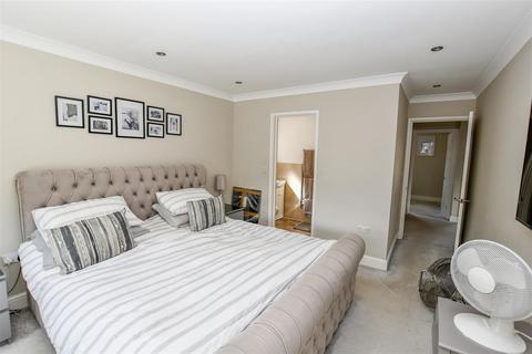 1b Chantry Lane, London Colney, St Albans, AL2 1JT