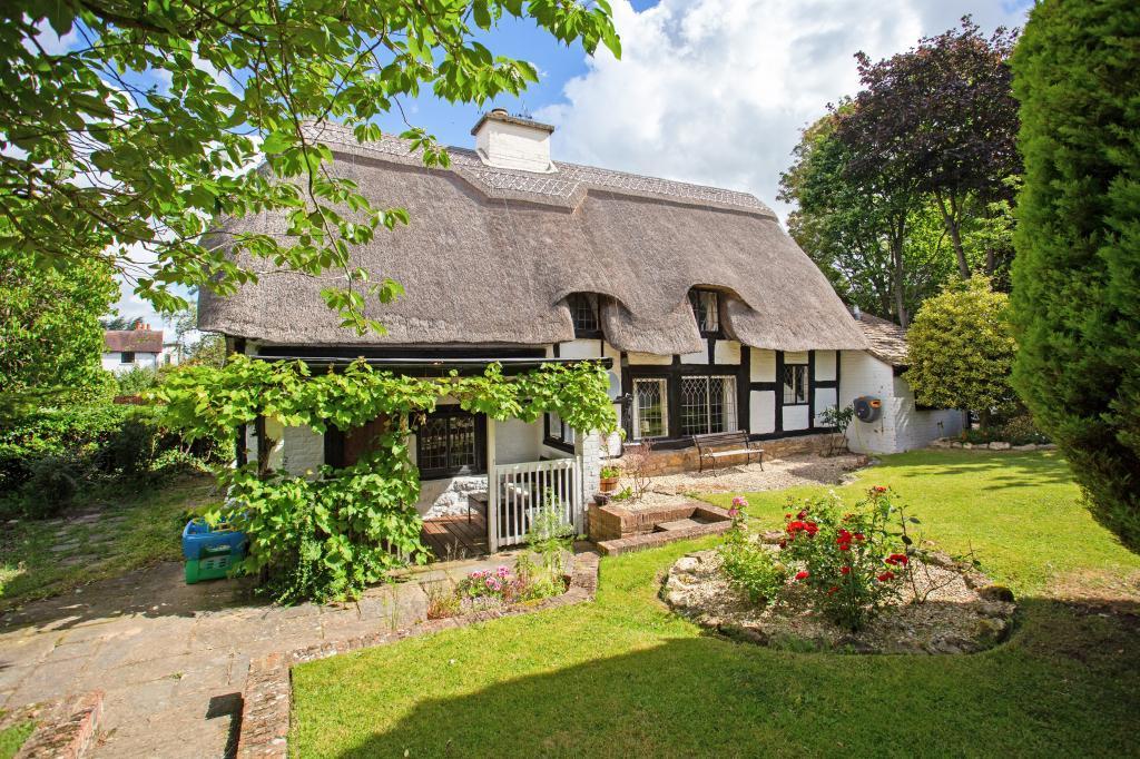 Southam Lane, Southam, Cheltenham 3 bed detached house for sale £550,000