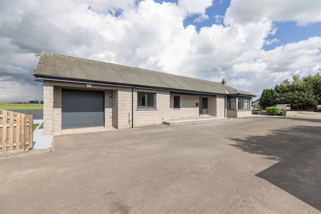 Forfar Road, Maryton, Kirriemuir 3 bed detached house for sale £299,995