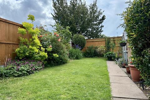 24 Fields Park Drive, Alcester, B49 6QR