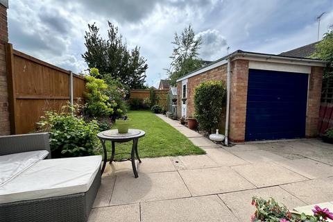 24 Fields Park Drive, Alcester, B49 6QR