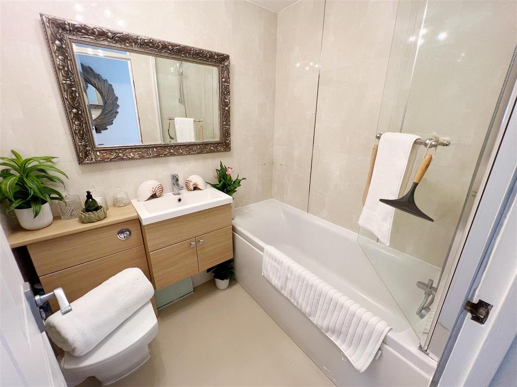 Bathroom.JPG