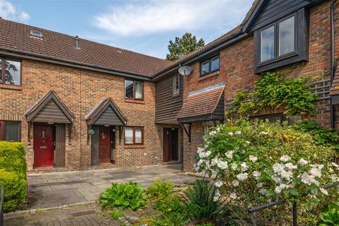 9 Broadlands, Horley, RH6 9XA