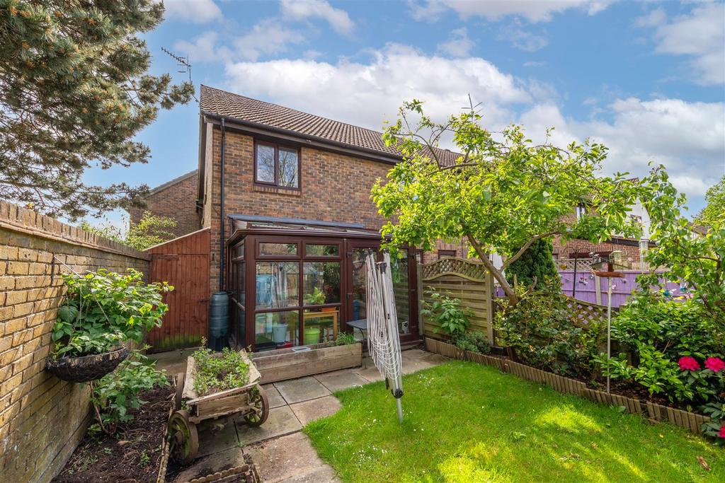 9 Broadlands externals-5.jpg