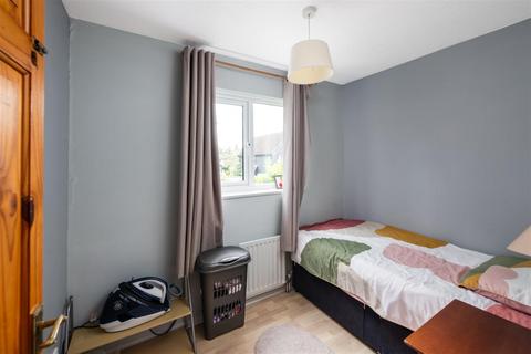 9 Broadlands, Horley, RH6 9XA