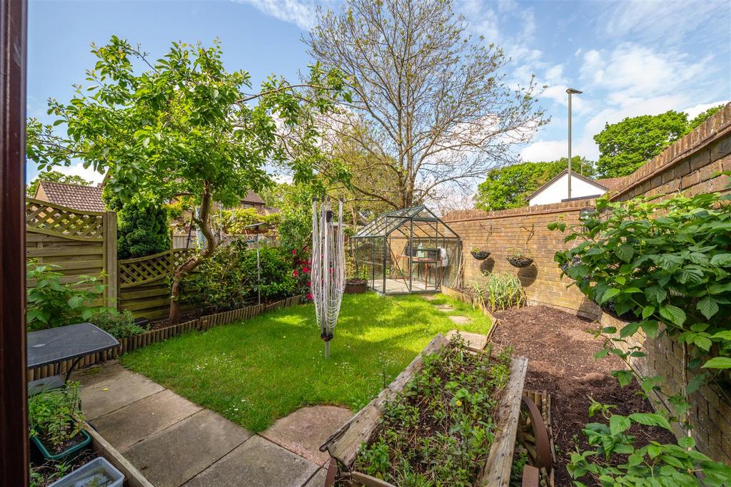 9 Broadlands externals-3.jpg