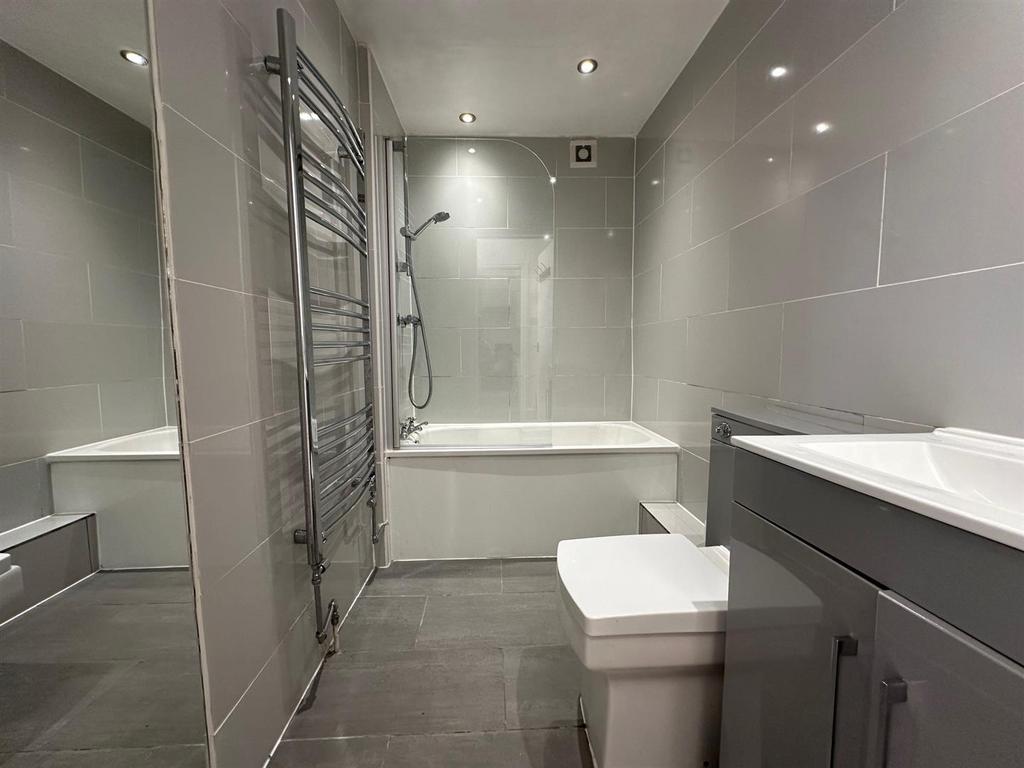 Elmgrove Road, Redland Bathroom.jpg