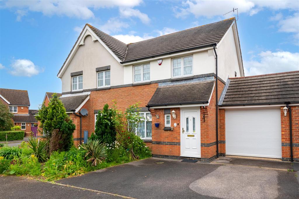 Cloverfields, Horley 3 bed semidetached house for sale £450,000