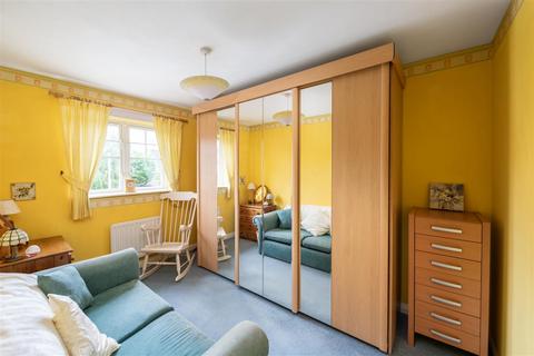 7 Cloverfields, Horley, RH6 9EY