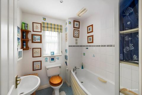 7 Cloverfields, Horley, RH6 9EY