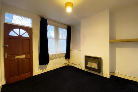 2 bedroom terraced house to rent, Hughenden Drive, Leicester LE2