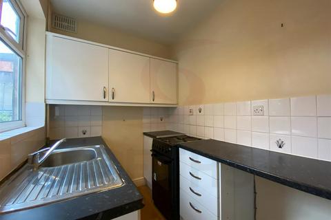 2 bedroom terraced house to rent, Hughenden Drive, Leicester LE2