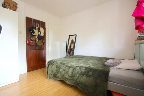 3 bedroom flat to rent, Wyllen Close, London E1