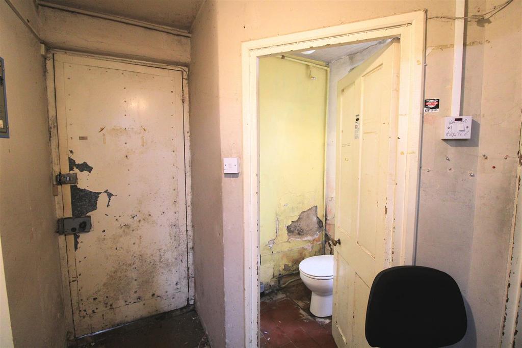 Rear lobby-w.c.jpg