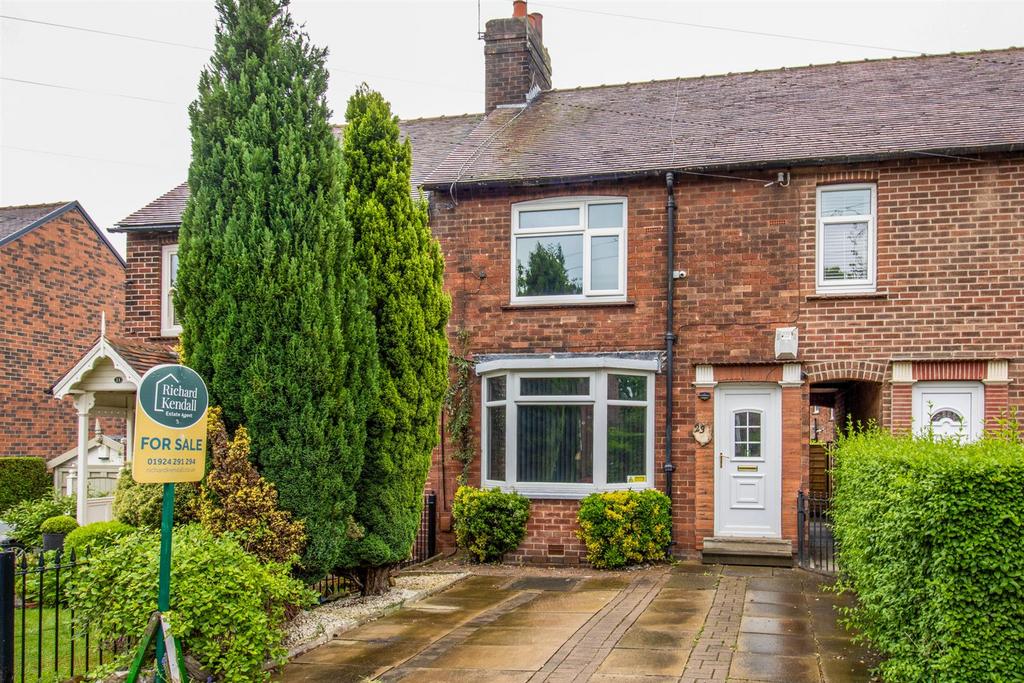 Pinewood Avenue, Wakefield WF2 2 bed terraced house for sale £160,000