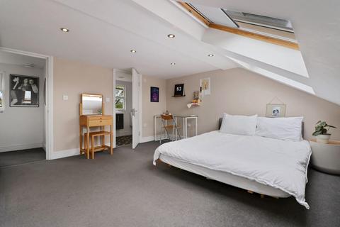 133 Old Dover Road, London, SE3 8SY