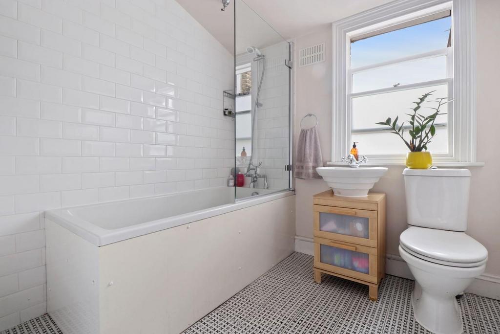 06-d83080092 PROPWORLD AM 133 Old Dover Road Se3 8