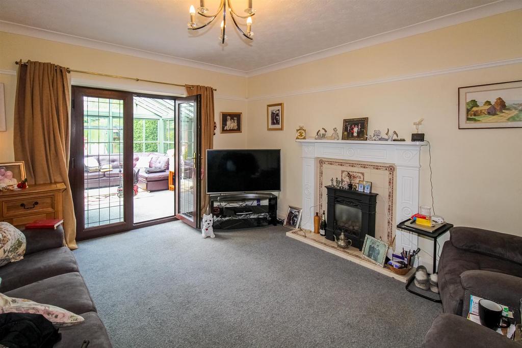 Dining/sitting room