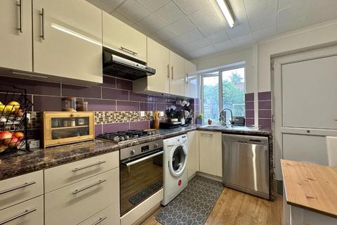 3 Hinton Close, Northampton, NN2 8JN