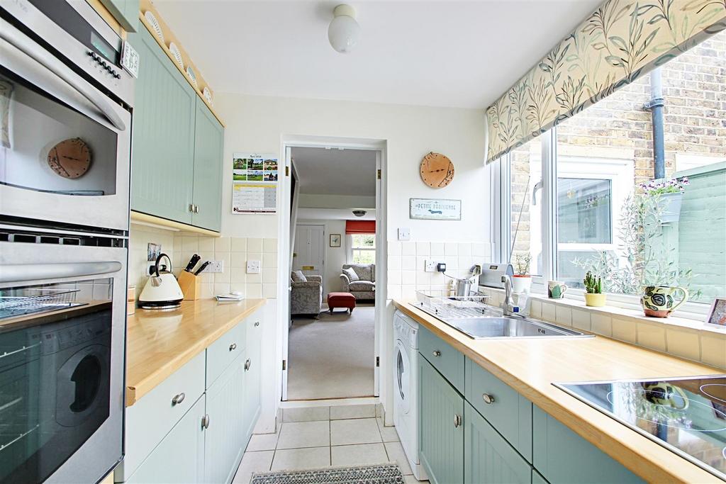Kitchen 1.jpg