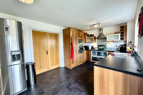 4 bedroom townhouse for sale, Fishermans Way, Marina, Swansea