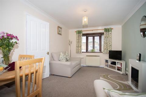 1 bedroom flat to rent, Quainton Road, Aylesbury HP18