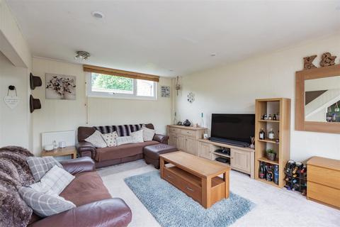 129 Punch Croft, New Ash Green, Longfield, DA3 8HS