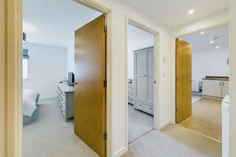 2 bedroom flat for sale, Mayfield Road, Hersham, Walton-On-Thames