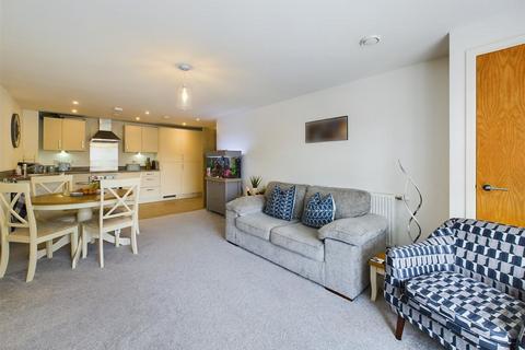 2 bedroom flat for sale, Mayfield Road, Hersham, Walton-On-Thames