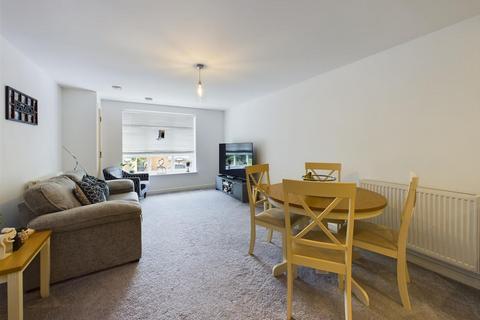 2 bedroom flat for sale, Mayfield Road, Hersham, Walton-On-Thames