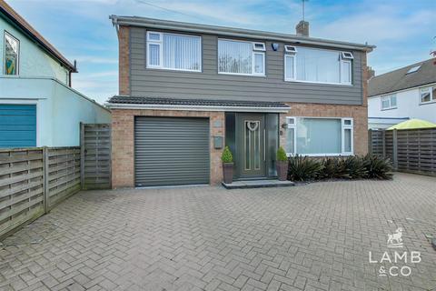 4 bedroom detached house for sale, Queensway, Holland-On-Sea CO15